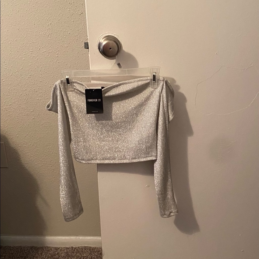 ❤️ NWT Forever 21 Silver Shimmer Long Sleeve Shirt